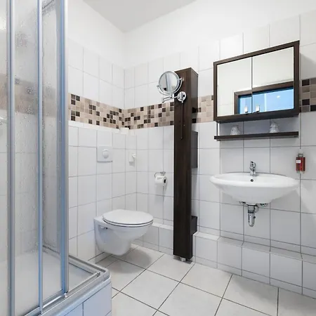 Home Hotel Βίλχελμσχαφεν